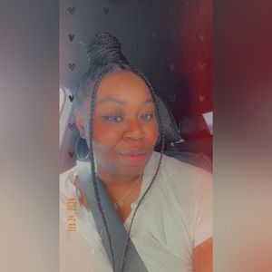 Meet your Posher, Casandra